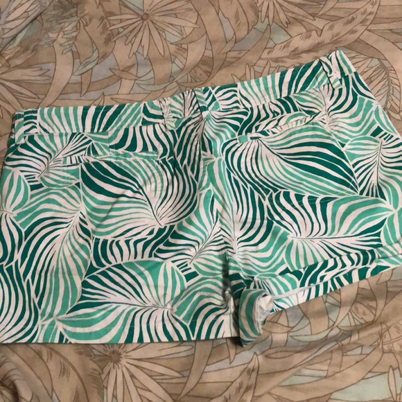 Size 16 Gap Leaf Print Shorts - Picture 2 of 3